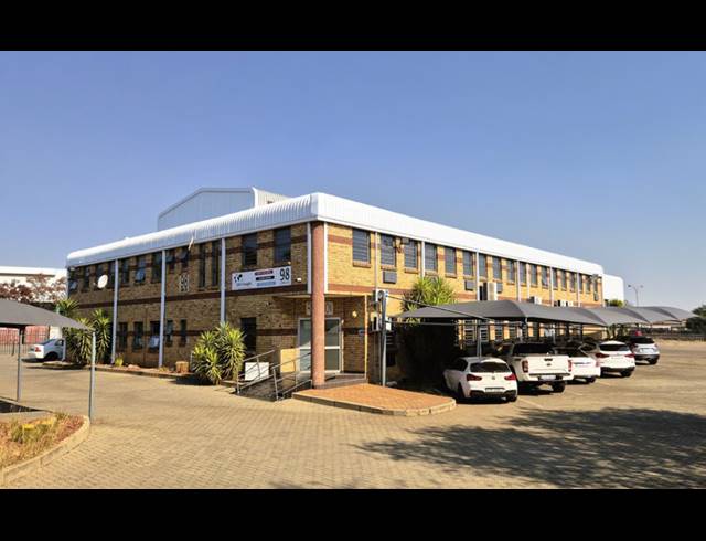 1,700M² WAREHOUSE TO LET IN SPARTAN